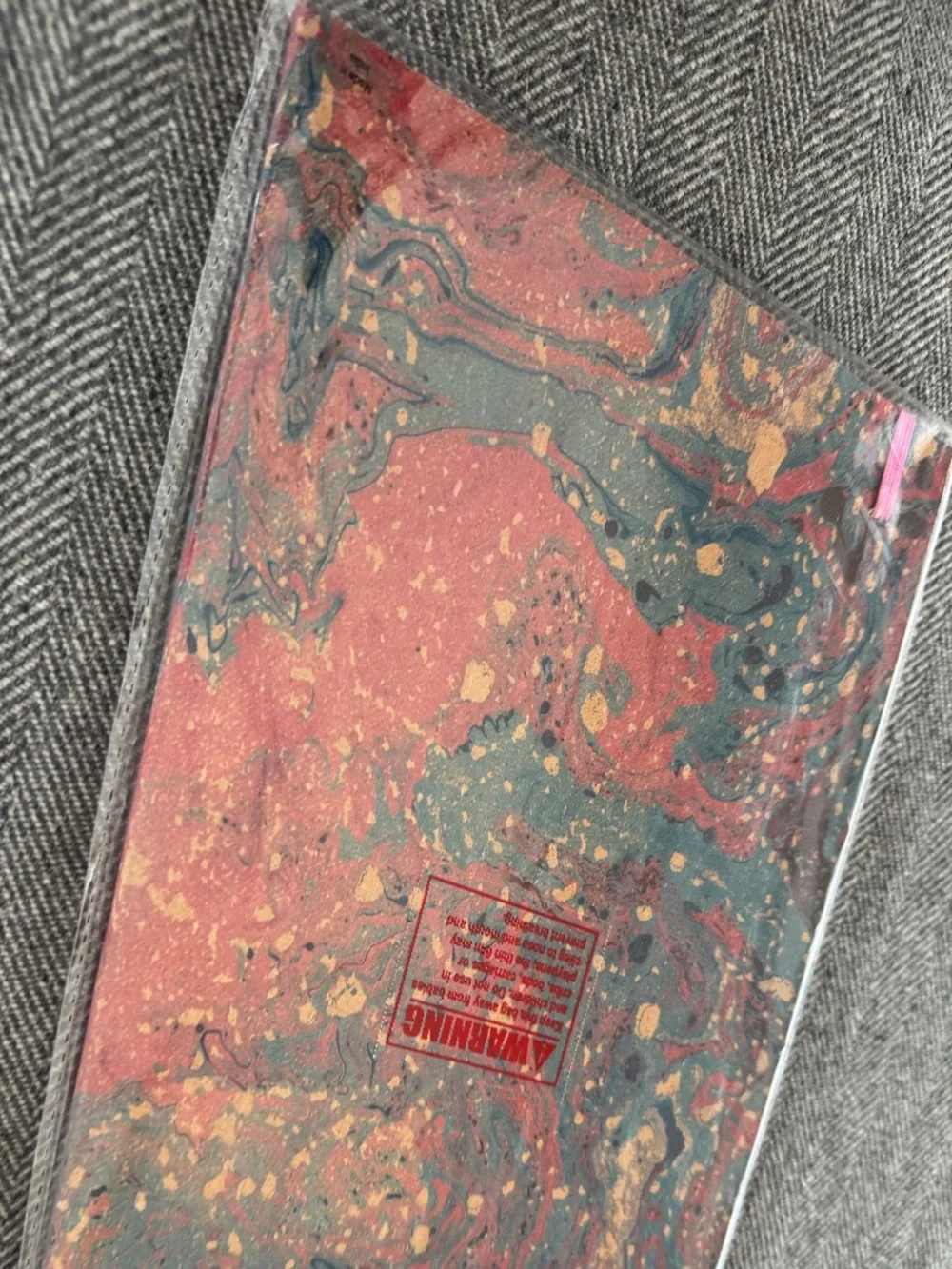 NWT, ROOST, MARBLEIZED COVERED NOTEBOOK WITH PINK ELASTIC CLOSURE, LINED INSIDE